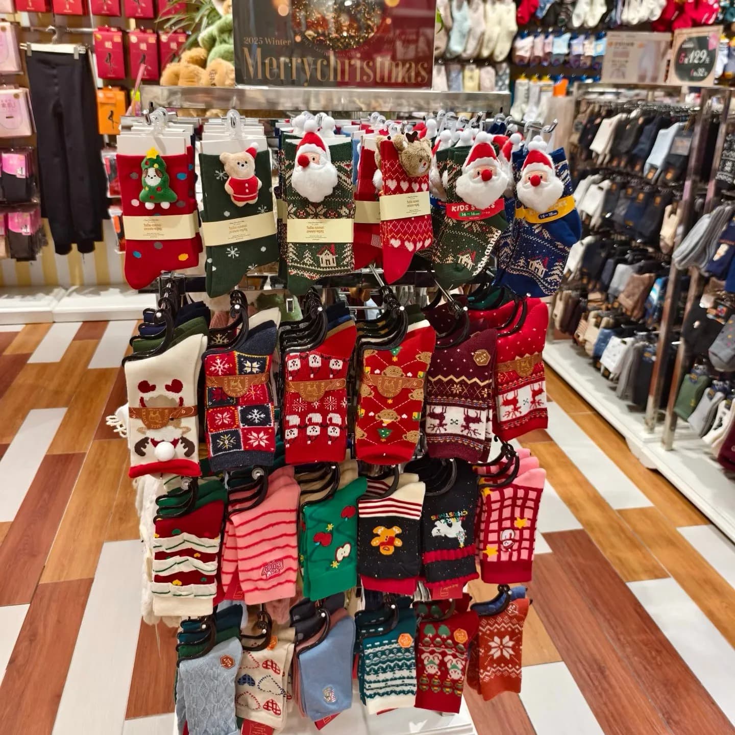 Custom Christmas Socks: Holiday Gifts That Work — Soxfun custom sock guide